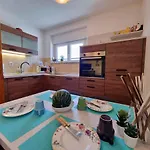 In 40895 *